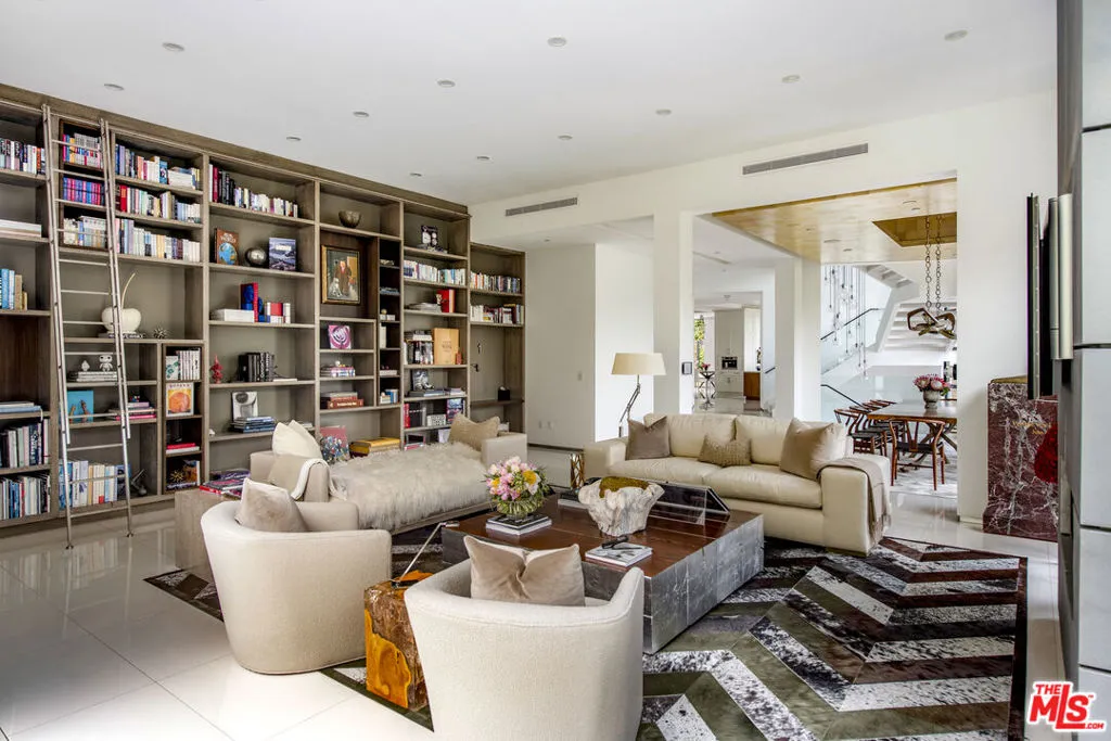 9852 San Circle, Beverly Hills, California 90210 home-pic-1